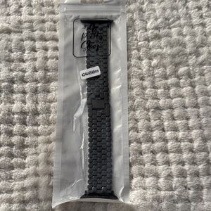 ⌚ NWOT Women’s Apple Watch Band – Black Metal – Fits 42–49mm